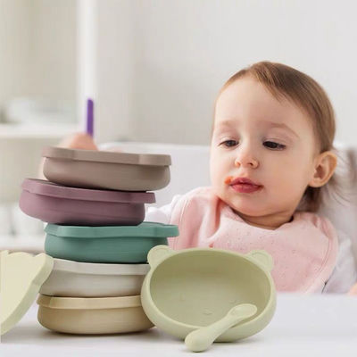 吸引ボールのシリコーンの供給セットによって分けられる吸引の版のコップの幼児の道具はスプーンでつぐ